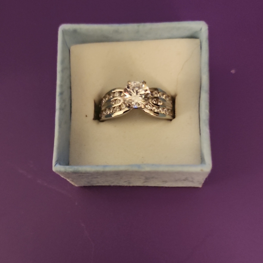 Elegant Silver Ring with Crystal Accents